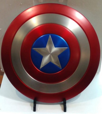 Escudo de plástico metalizado Capitán América™ 30 cm niño: Accesorios,y  disfraces originales baratos - Vegaoo